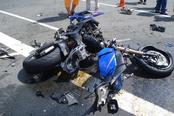 Avtomobil motosikletçini vuraraq onun üstündən keçib - İmişlidə