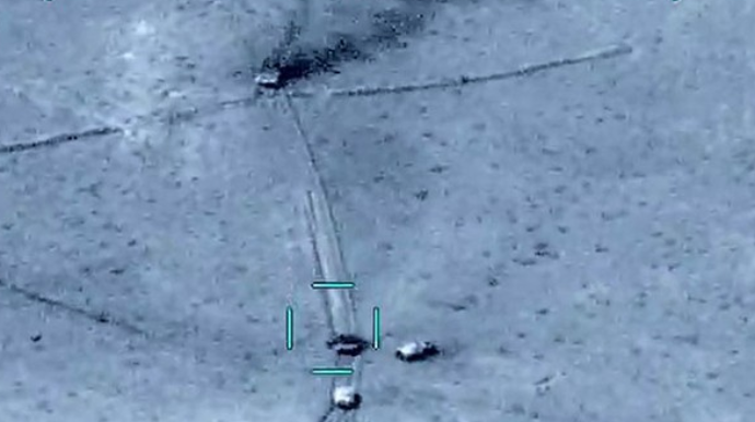 Düşmən zirehli texnikasını döyüş meydanında ataraq qaçır   - VİDEO