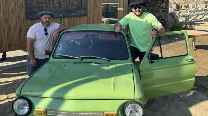 Emin Ağalarovun retro avtomobillə çəkdirdiyi foto maraqla qarşılandı  - FOTO