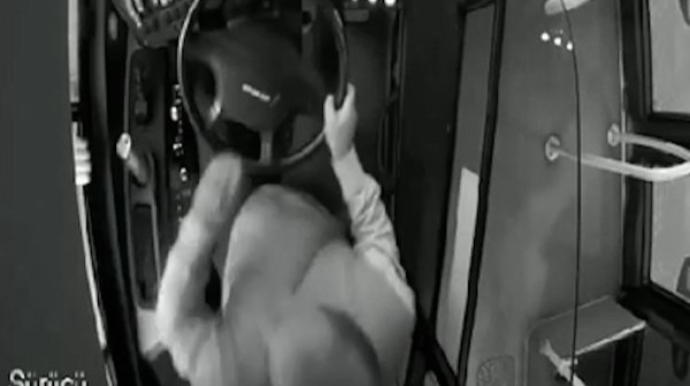 Bakıda avtobusa hücum edən şəxs saxlanıldı - YENİLƏNİB - VİDEO