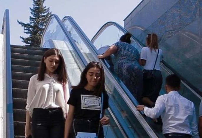 Bakının yeriyən pilləkən dərdi - VİDEO