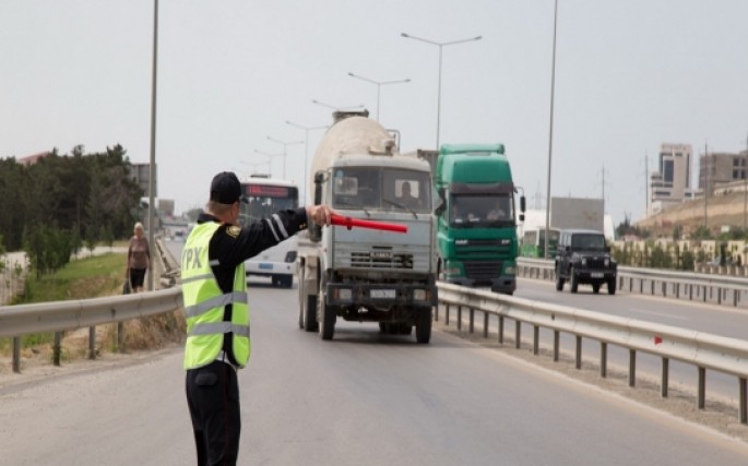 Yol polisi yük maşınlarına qadağa qoydu - Səbəbi tıxacdır