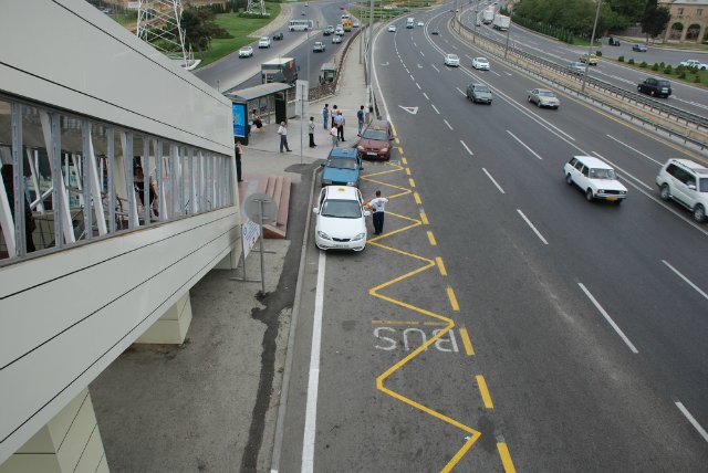 Avtobus dayanacaqlarındakı bu xəttə girənləri cərimə edəcəklər - FOTO