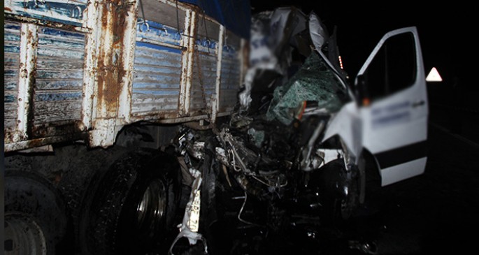 Sərnişin mikroavtobusu yük maşınına çırpıldı: 2 ölü, 11 yaralı - VİDEO