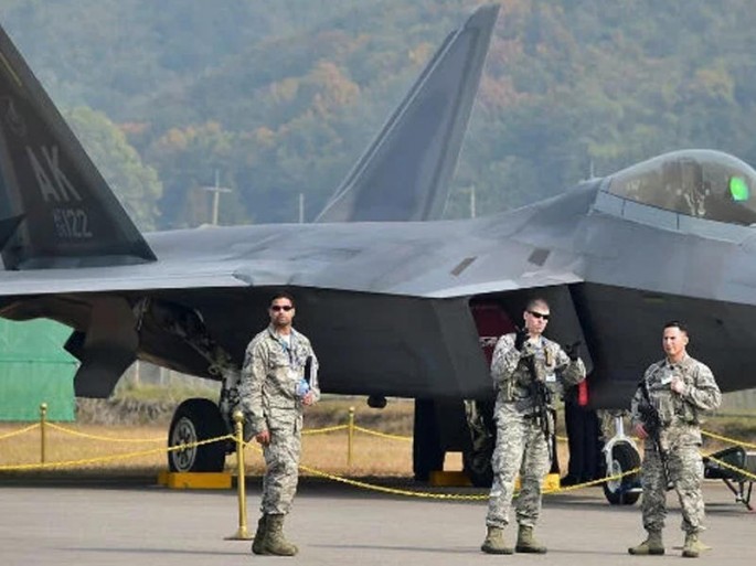 ABŞ İranla sərhədə qırıcılarını göndərir