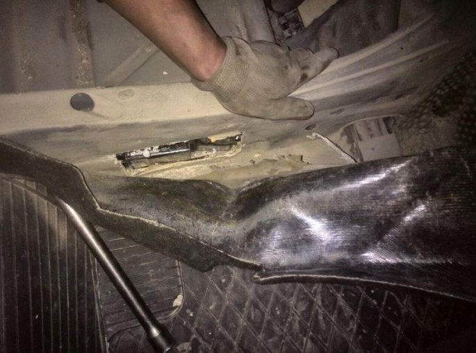 Gömrükçülər avtomobildən 17 min ədəd siqaret aşkar edib- FOTO