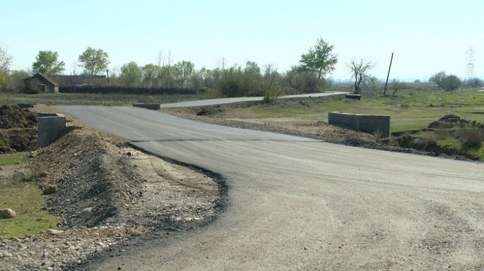 Yevlaxda altı yaşayış məntəqəsini birləşdirən yol yenidən qurulur– FOTO+VİDEO