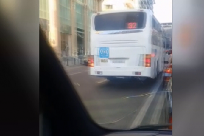 Bakıda içi sərnişin dolu avtobus əks yola çıxdı – VİDEO