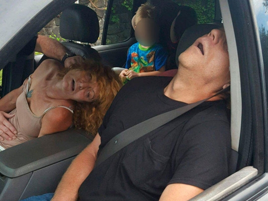 Polis saxladığı maşının içindəkiləri görüb ŞOKA DÜŞDÜ - FOTO