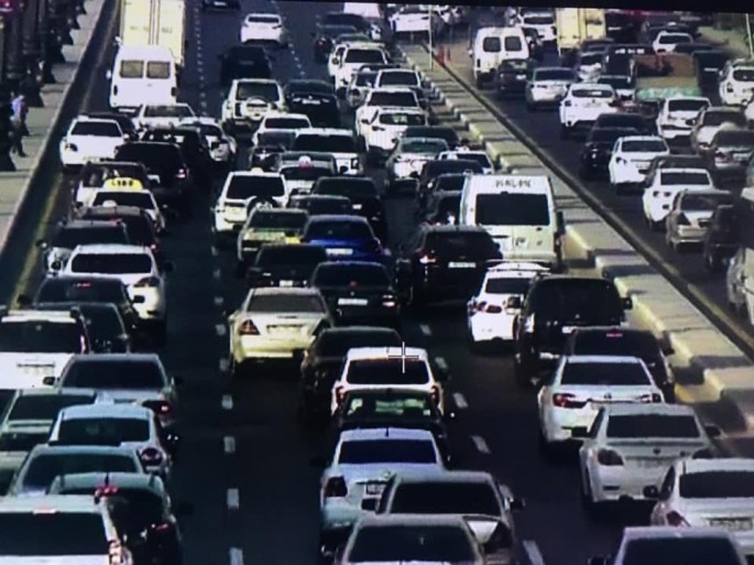 Heydər Əliyev prospektində qəza baş verib - FOTO