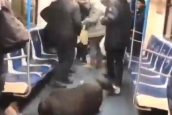 Gənc oğlan metroda "koronavirus zarafatı" etdi - VİDEO