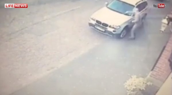 Başqasının «BMW»-sini yandırdı, özü də yandı – VİDEO