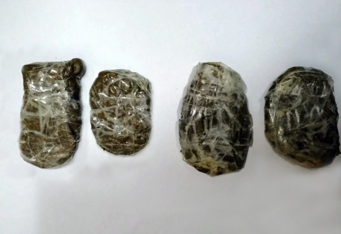 Ayaqqabısında narkotik vasitə keçirərkən yaxalandı