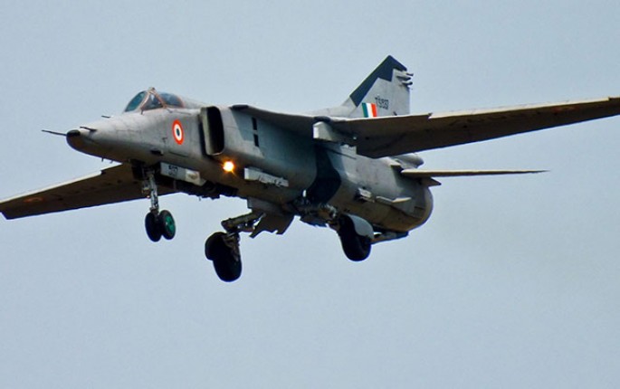 Qırıcı təyyarə düşdü, pilot canını qurtardı