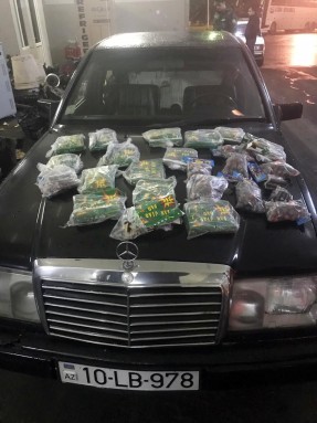 Avtomobildən pirotexniki vasitələr aşkarlanıb – FOTO + VİDEO