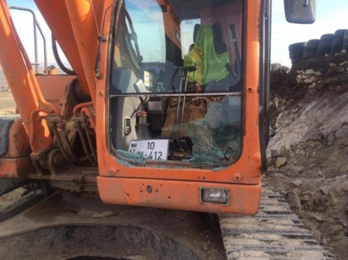 Ermənilər Qazaxda ekskavatoru atəşə tutub - Sürücü yaralanıb