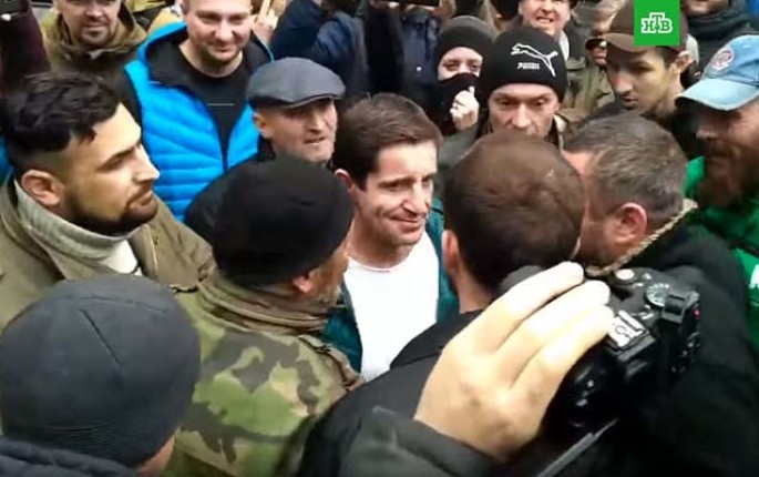 Daxili işlər nazirinin müavinini döydülər - VİDEO