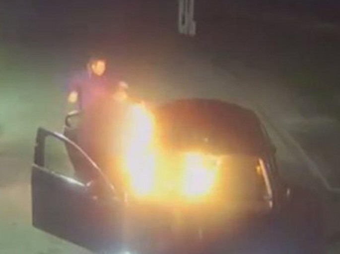 "Kənarda saxla" deyən müştərilər taksini yandırdı - VİDEO