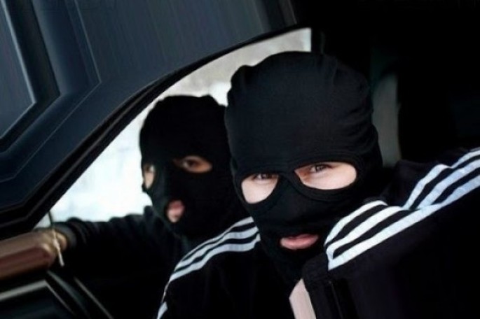 “Azercell”in maşınına hücum olundu  - 20 min manatı apardılar