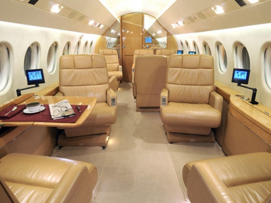 Azərbaycanlı müğənni özünə təyyarə aldı? - FOTO