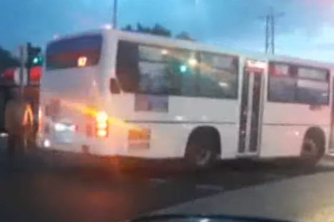 Bakıda 92 saylı avtobusun sürücüsündən kobud qayda pozuntusu - VİDEO