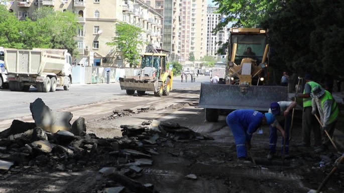 Yasamalda daha bir  küçə təmir edilir - FOTO