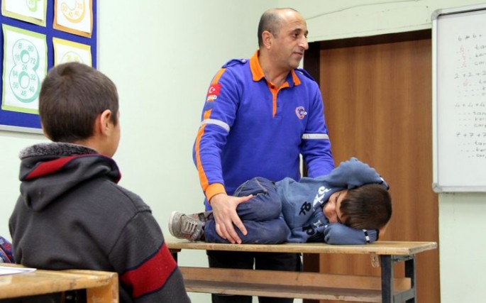 Uşaqların zəlzələ vaxtı travma almaması üçün nə etməli? - Valideynlər oxusun