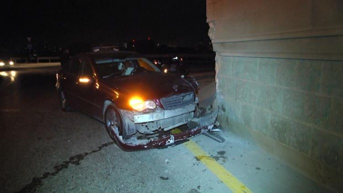 Bakıda xanım sürücü avtomobilini tunelə çırpıb – VİDEO