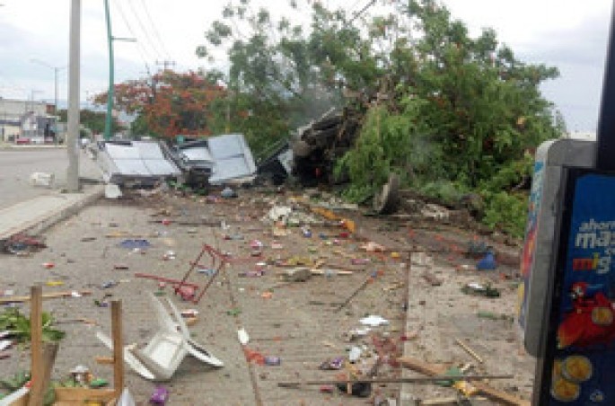 Yük maşını bir qrup insanı vurdu: 5 nəfər ölü - VİDEO