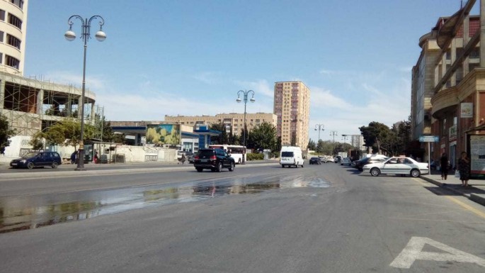 Məhəmməd Hadi küçəsində su borusu yenidən partlayıb - FOTO