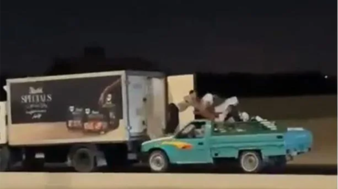 Hərəkətdə olan maşını soydular; film kimi OĞURLUQ 
