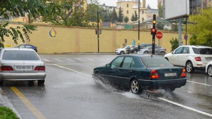 Yağışlı havalarda maşının texniki sazlığına nəzarət edin – Toğrul Nəsirlidən VİDEO     