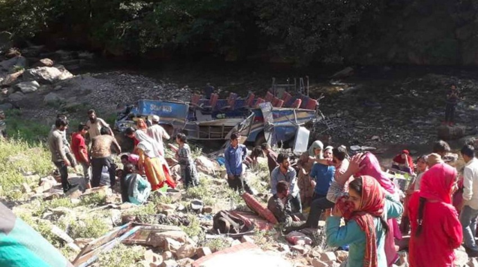 Hindistanda avtobus dərəyə yuvarlanıb, 8 nəfər ölüb