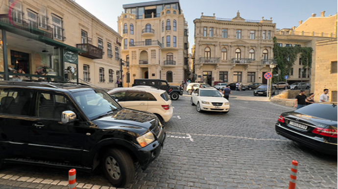 İçərişəhər sakinləri parkinqdən şikayətçidir - RƏSMİ AÇIQLAMA - FOTO 