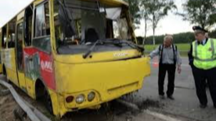 İki avtobus toqquşdu;  19 nəfər xəsarət aldı - VİDEO 