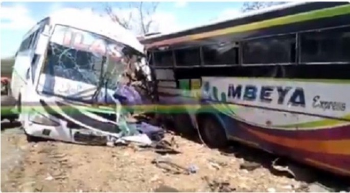 İki sərnişin avtobusu toqquşdu: 2 ölü, 40 yaralı - VİDEO