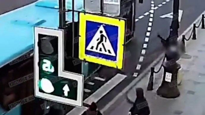 Marşrut avtobusu 16 yaşlı qıza çırpıldı - ANBAAN VİDEO 