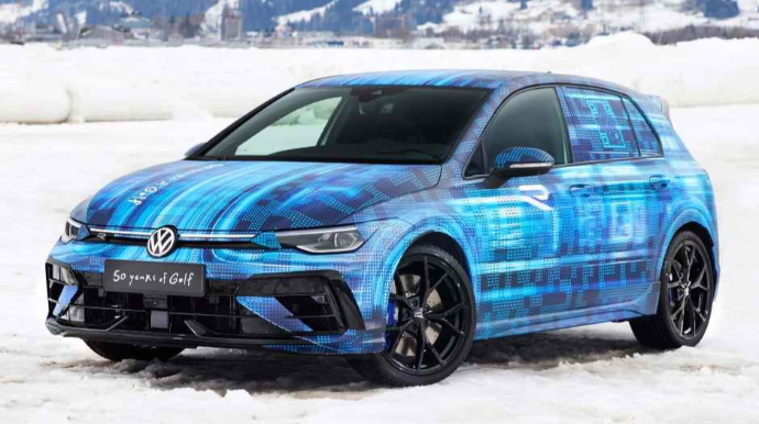 "Volkswagen" yenilənmiş “bərkgedən” Golf R hetçbekini nümayiş etdirib 