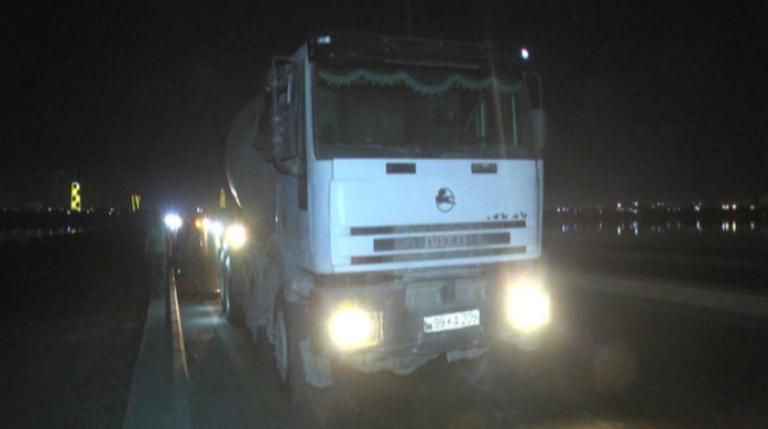 Bakıda minik maşını betonqarışdıran avtomobillə toqquşdu  - FOTO