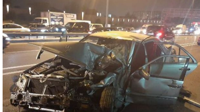 Bakıda "Mercedes" "Kamaz"a çırpıldı: sürücü öldü  - FOTO