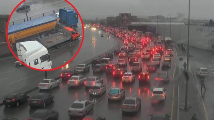 Bakıda yük maşınları qəza törətdi:  Avtobusların intervalında gecikmələr var - FOTO 