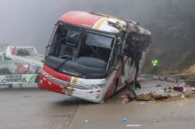 Sərnişin avtobus qəzaya düşdü: 9 ölü, 40 yaralı