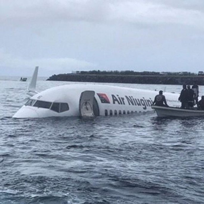 Sərnişin təyyarəsi okeana düşdü – FOTO + VİDEO