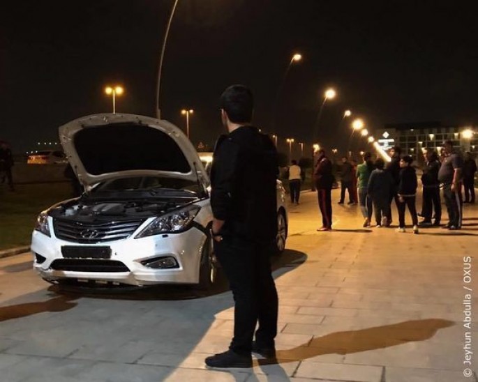 “Hyundai” maneələri aşaraq Bakı bulvarının mərkəzinə girdi – FOTO