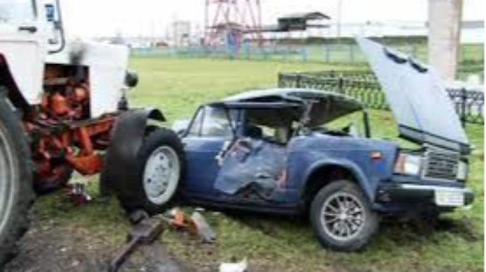 Sabirabadda avtomobil traktorla toqquşdu , sürücü...