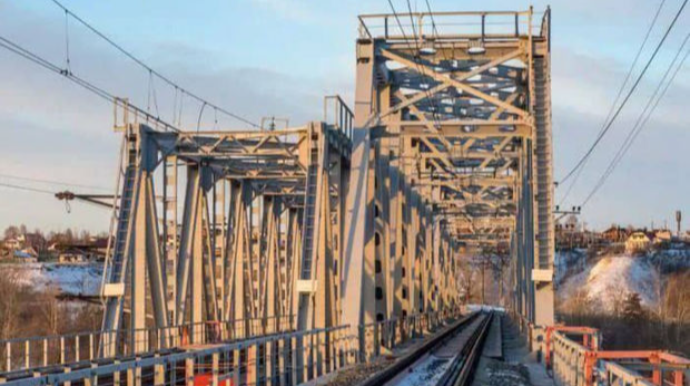 Rusiyada dəmir yolu körpüsündə partlayış baş verib 