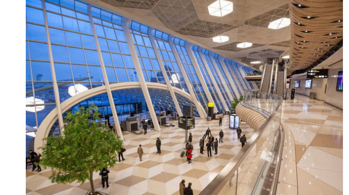 В бакинском аэропорту у гражданина Бангладеш изъяли 20 паспортов