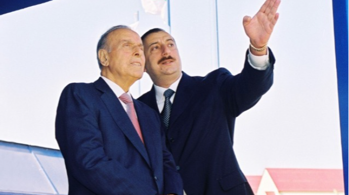 “Bizim üçün mürəkkəb dövr idi, lakin ailəmiz bir yerdə idi” - İlham Əliyev 