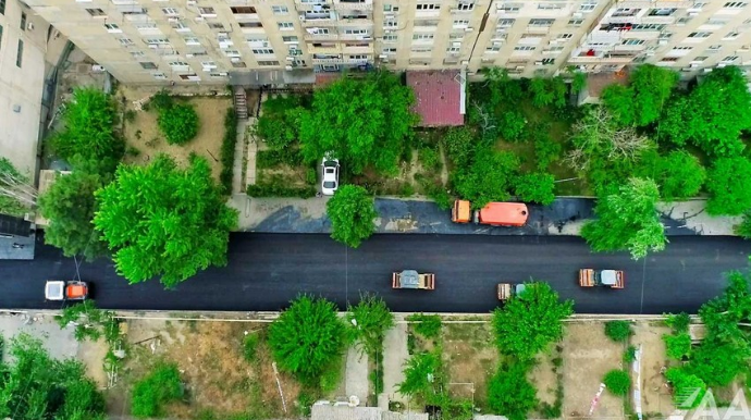 Bakıxanovda 1 km uzunluğunda yol əsaslı təmir edilir  - VİDEO