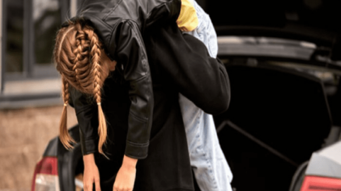 Əlli yaşlı kişi xaricdən gəlib 17 yaşlı qızı qaçırdı, dəstə üzvləri tutuldu - FOTO - VİDEO 